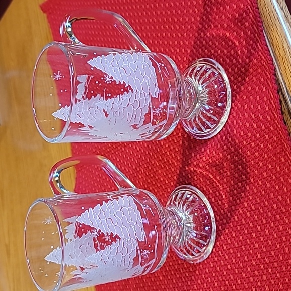 Two 10 9z Christmas Pedestal Mugs - Picture 5 of 6